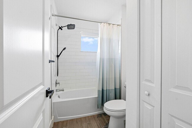 Building Photo - 4310 Buttonwood Dr