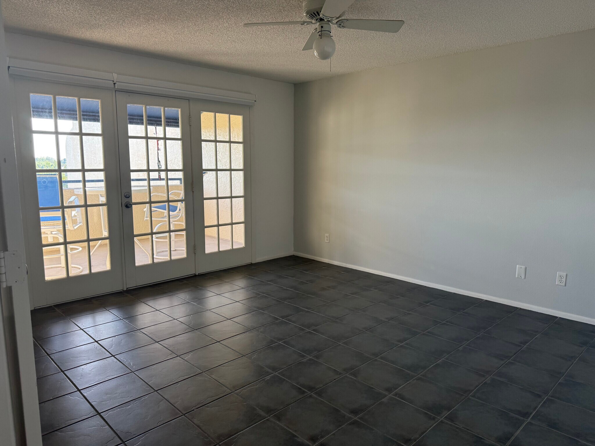 Building Photo - 835 S Osprey Ave