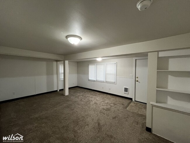 Building Photo - Updated Bungalow with 4 Bedrooms and 2 Full Bathrooms