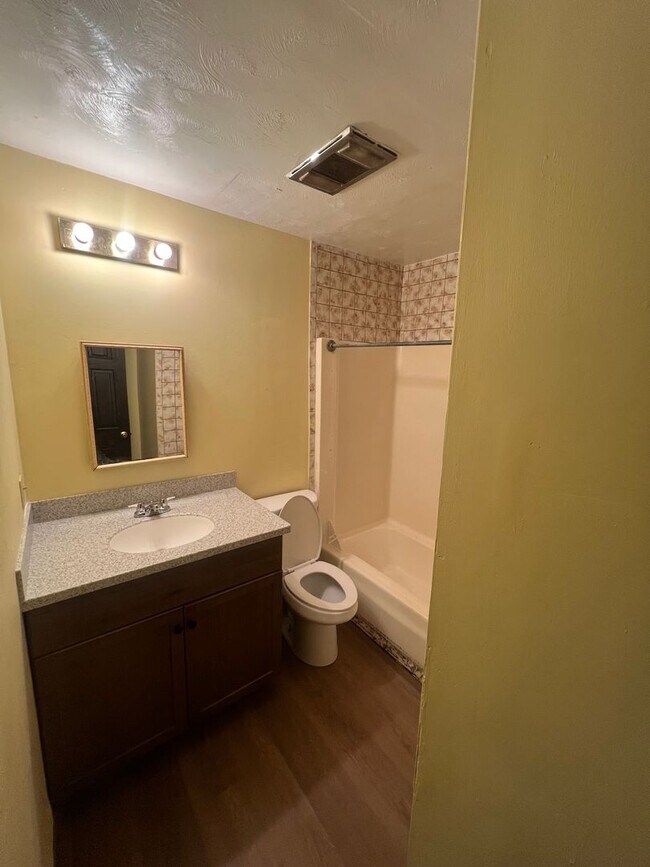 Building Photo - 330-32 PARADE