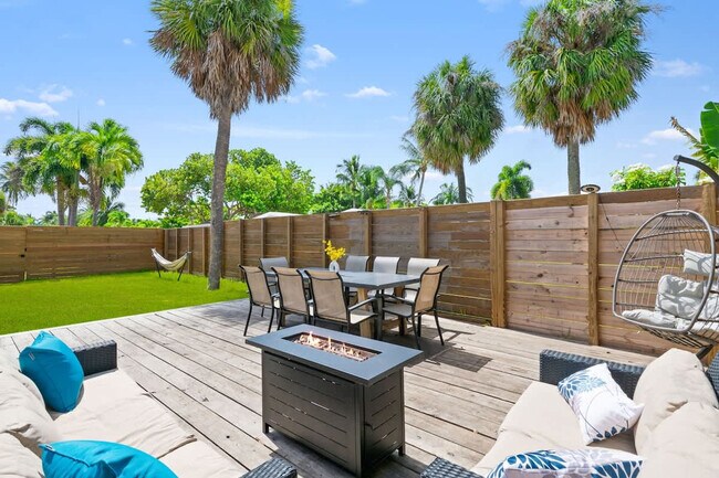 Building Photo - 871 NW 23rd Terrace