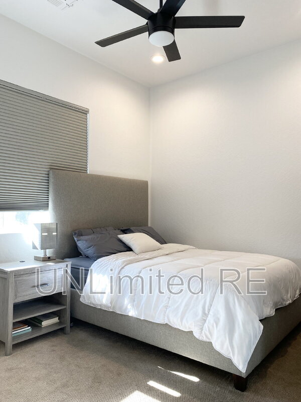 Building Photo - 2717 S Vega St