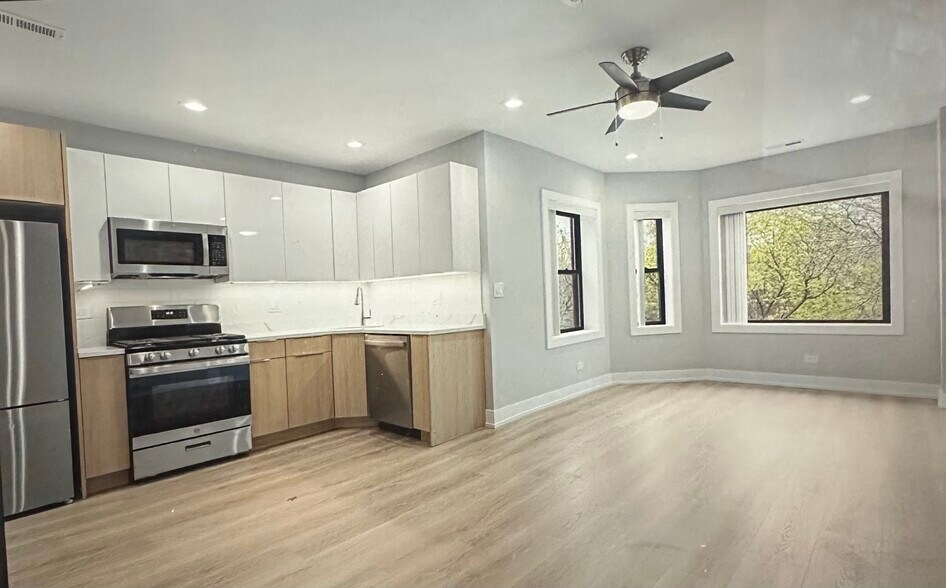 Building Photo - 1551 W Juneway Ter