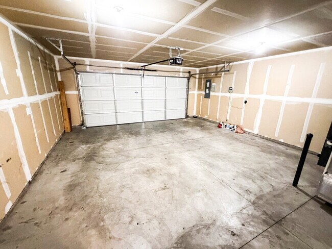 Building Photo - 4 Bed / 2 Bath Home for Rent in Caldwell – 1,886 Sq Ft