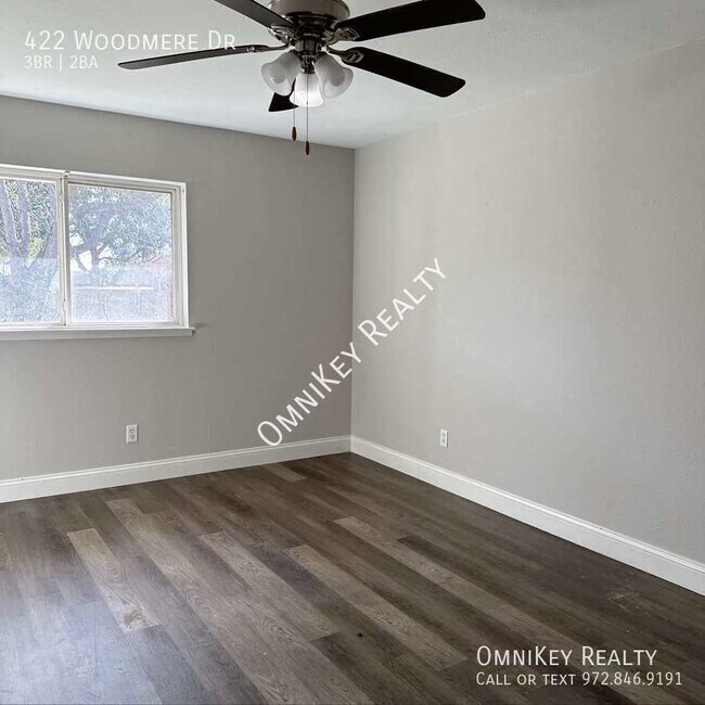 Building Photo - 422 Woodmere Dr
