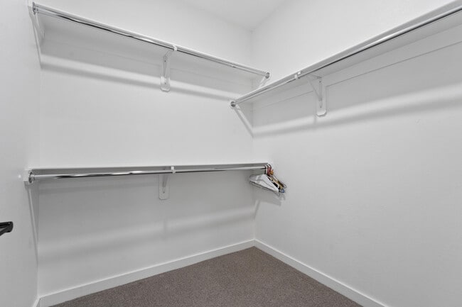 Building Photo - 10928 Norwich Ave