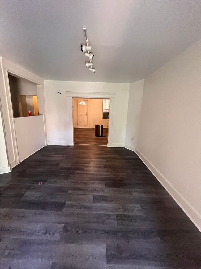 Building Photo - 2026/2027 JHU Homewood Off-Campus 6bd/3ba house w/ W/D. Available 6/6/2026