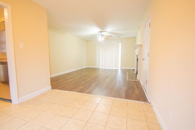 Building Photo - 3 Bedroom 2 Bathroom - Pets Allowed!