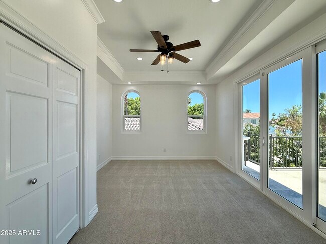 Building Photo - 1523 E Treasure Cove Dr