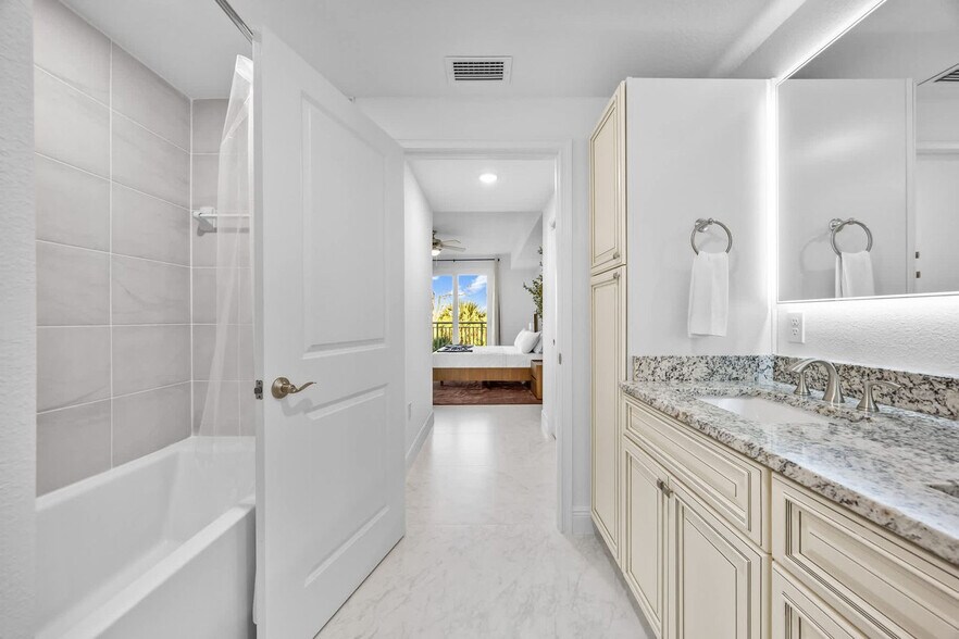 Building Photo - 605 Kemp St