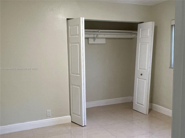 Building Photo - 2510 NW 116th Terrace