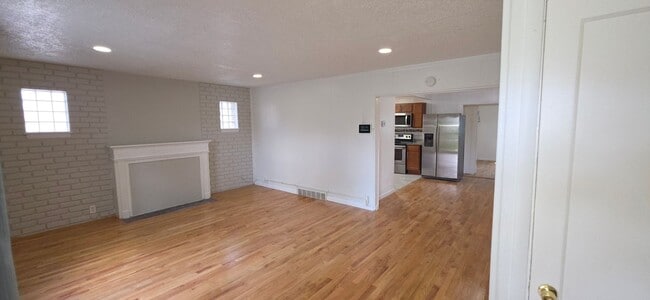 Building Photo - 1306 Mt Olive Ave