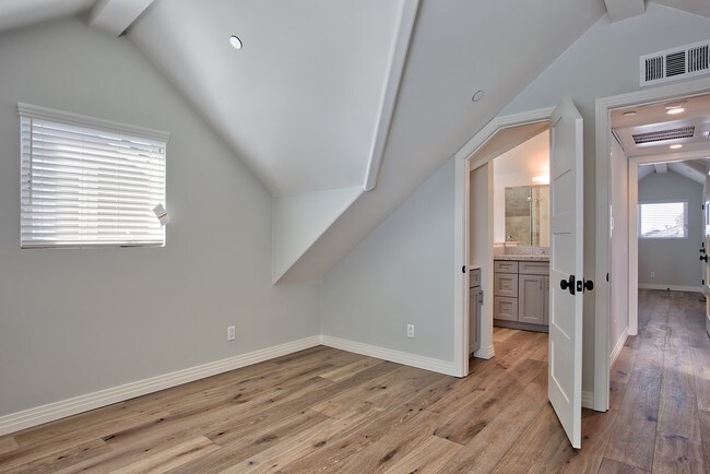 Building Photo - 309 34th St