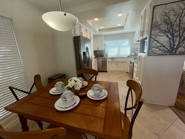 Building Photo - Beautiful Fully Furnished 4Bed/2Bath Home for Rent