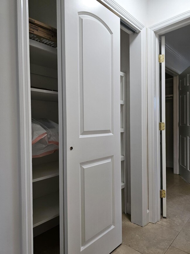 Building Photo - 435 Pine Villa Dr