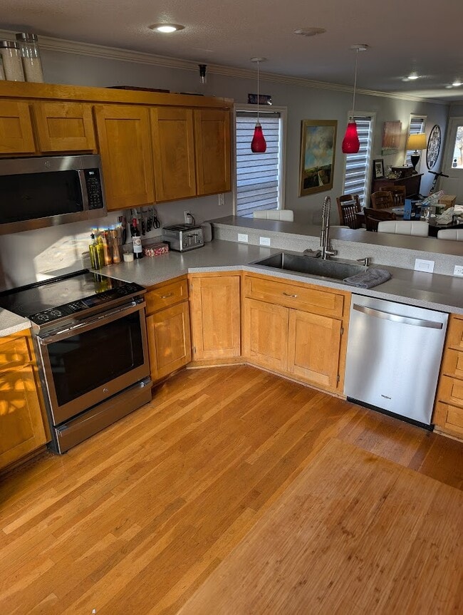 Building Photo - 206 W 78th St