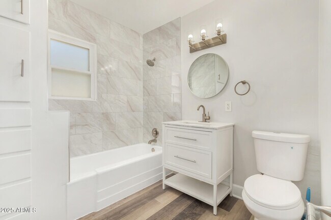 Building Photo - 423 E Crescent Ave