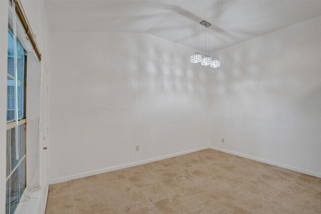 Building Photo - 1050 Crystal Way