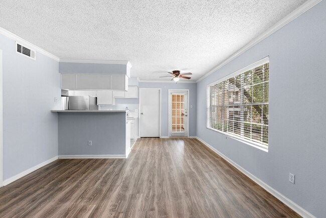 Building Photo - 2750 Holly Hall St