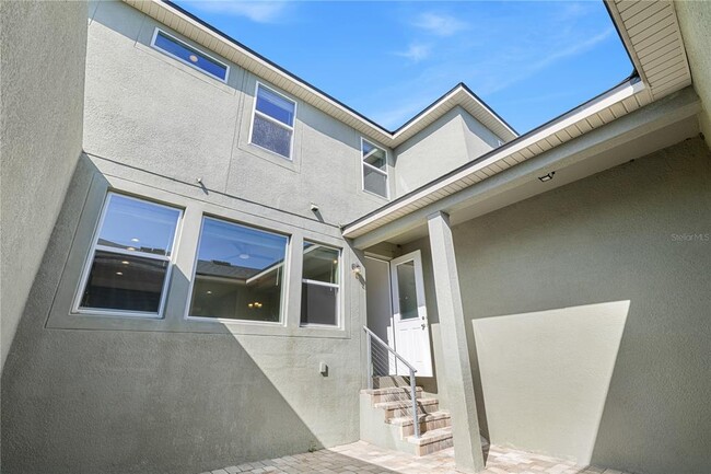 Building Photo - 8019 Glenlloyd Ave