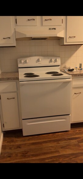 Building Photo - 1128 Chew Rd