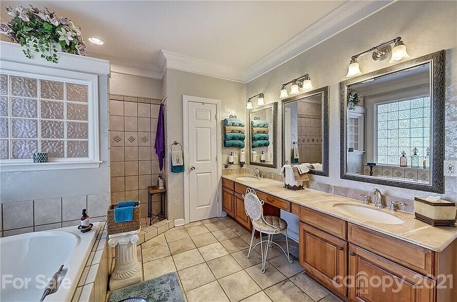 Building Photo - 2427 Mt Isle Harbor Dr