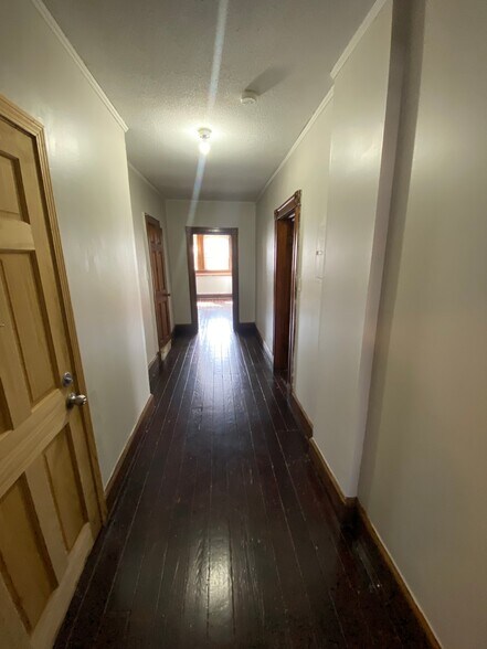 Building Photo - 442 Farmington Ave