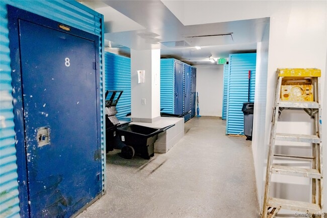 Building Photo - 25 W Broadway