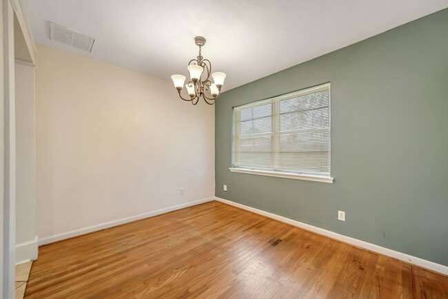 Building Photo - 3702 Malone Dr