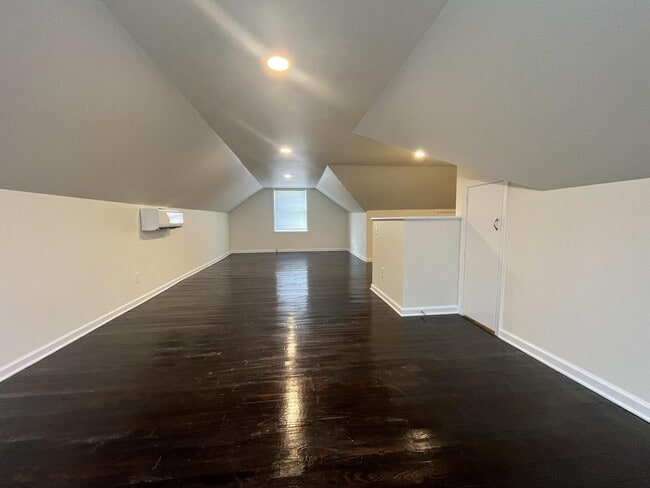 Building Photo - 434 N Green St