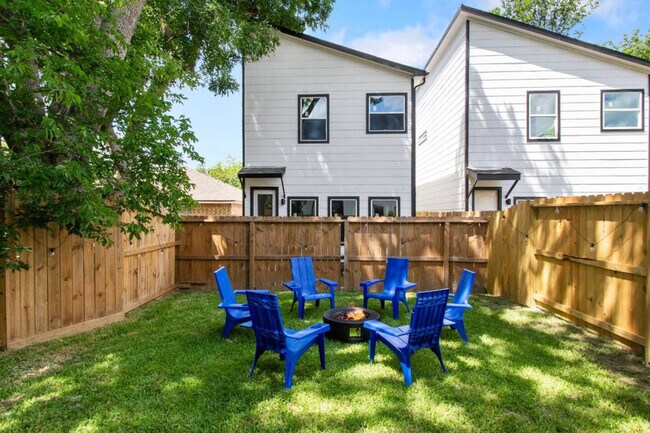 Building Photo - 4117 Shelby Cir