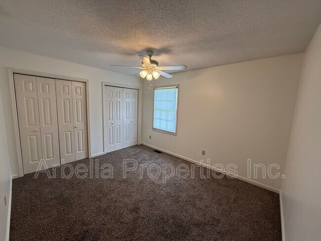 Building Photo - 115 Rowe Ln
