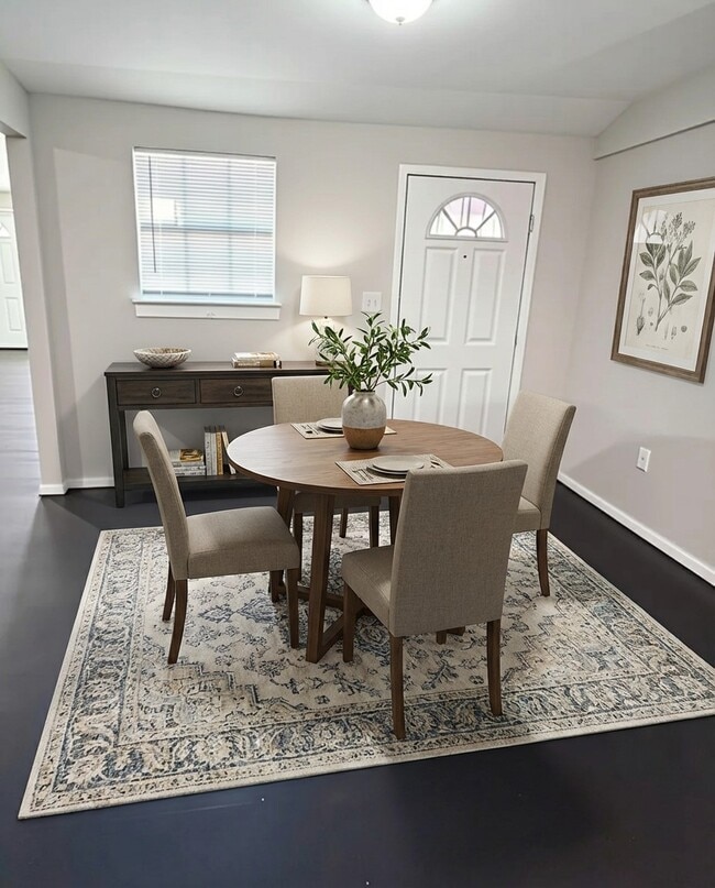 Building Photo - 866 N Victory Dr