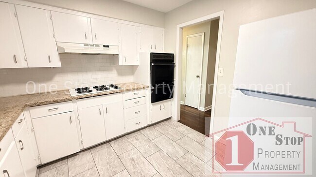 Building Photo - Charming 3-bedroom, 1.5-bathroom home in Kansas City