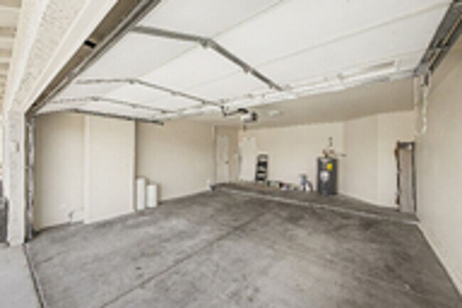 Building Photo - 7418 E Farmdale Ave