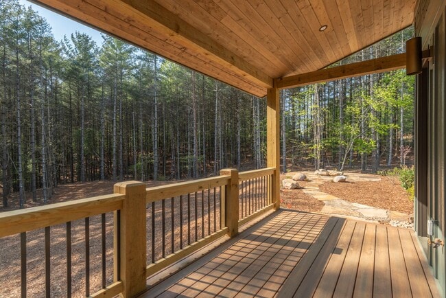Building Photo - Stunning House w/ Amenities to Camp Lake J...