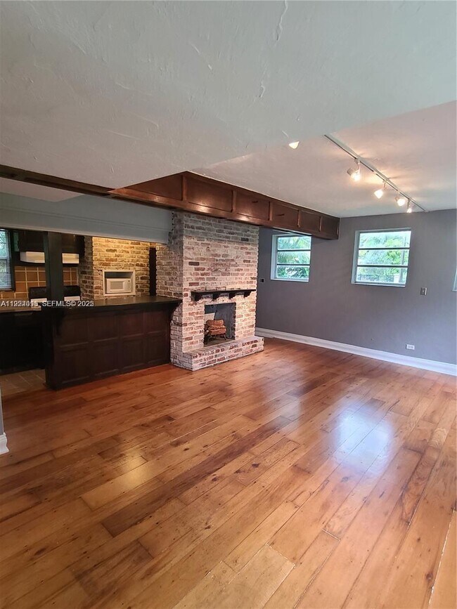 Building Photo - 1301 Castile Ave