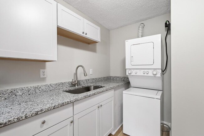 Building Photo - 104 Cone St