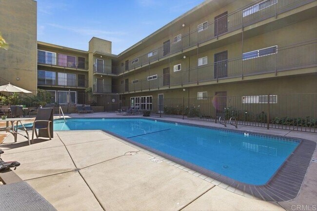 Building Photo - 2266 Grand Ave