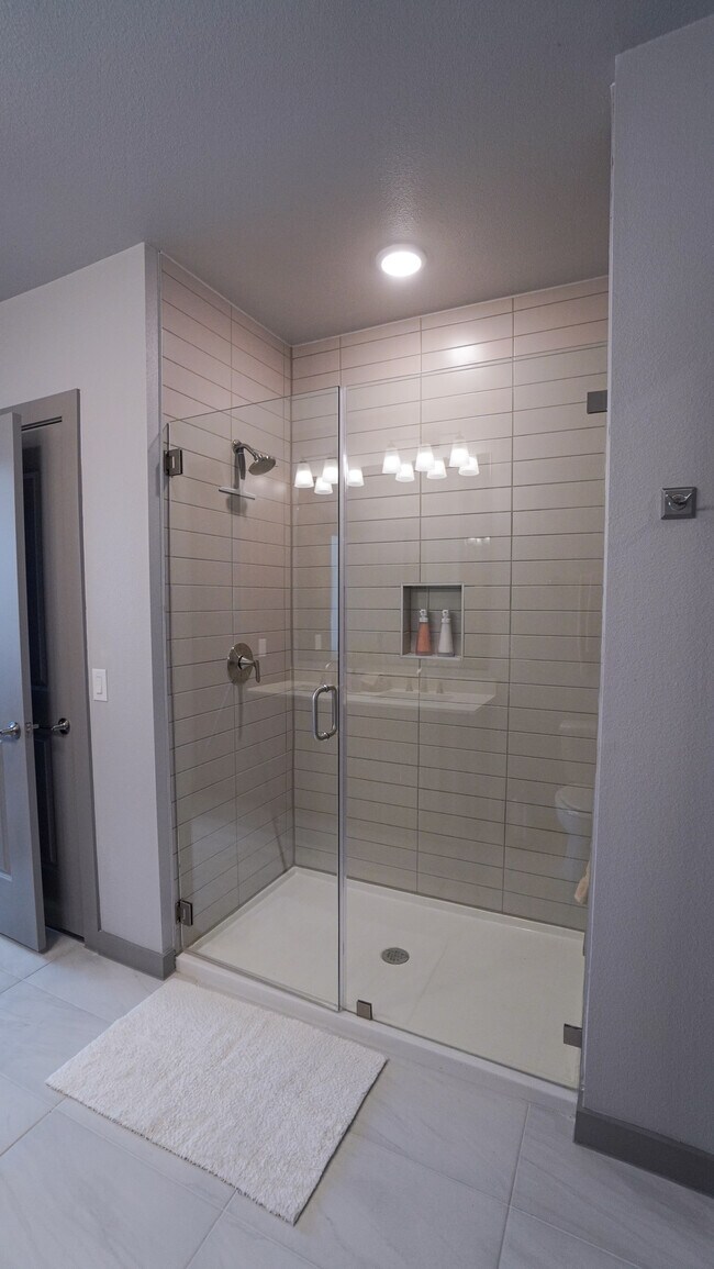 Stand Up Shower - 749 Ipswich Ave