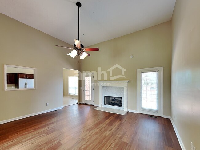 Building Photo - 210 Fox Hunt Ln