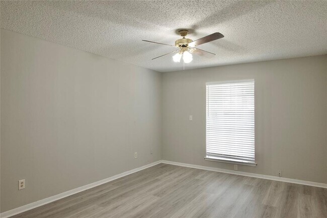 Building Photo - 3418 Green Fields Dr
