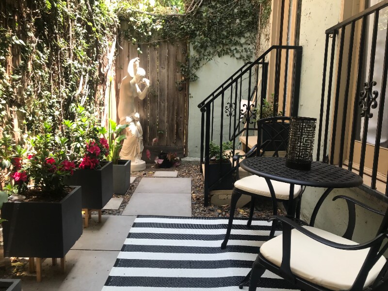 Building Photo - 415 N Sycamore Ave