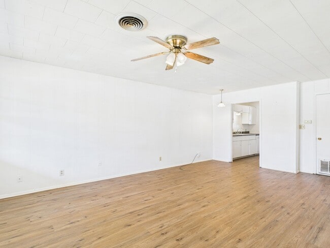 Building Photo - Unit 8