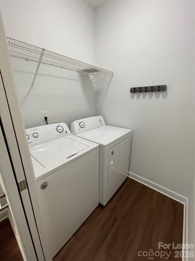 Building Photo - 7924 E Lane Dr