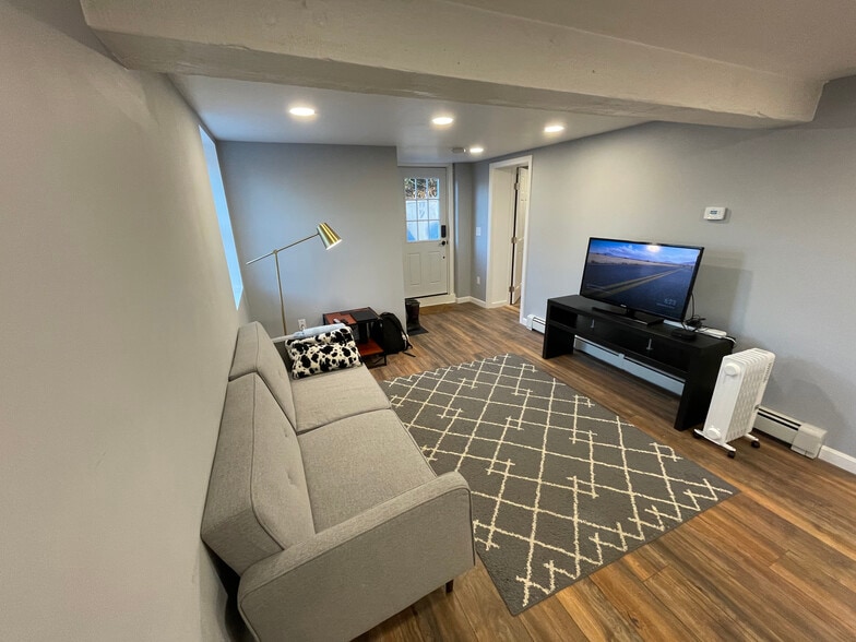 Building Photo - 24 Epworth St