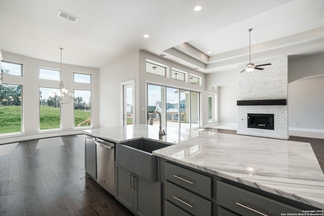Building Photo - Timeless Luxury