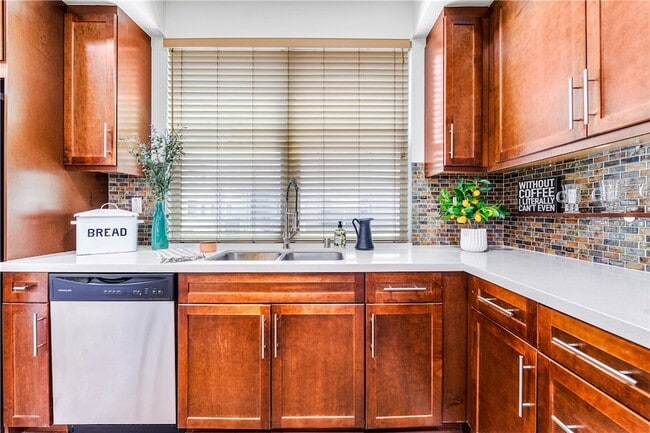 Building Photo - 664 Colorado Cir
