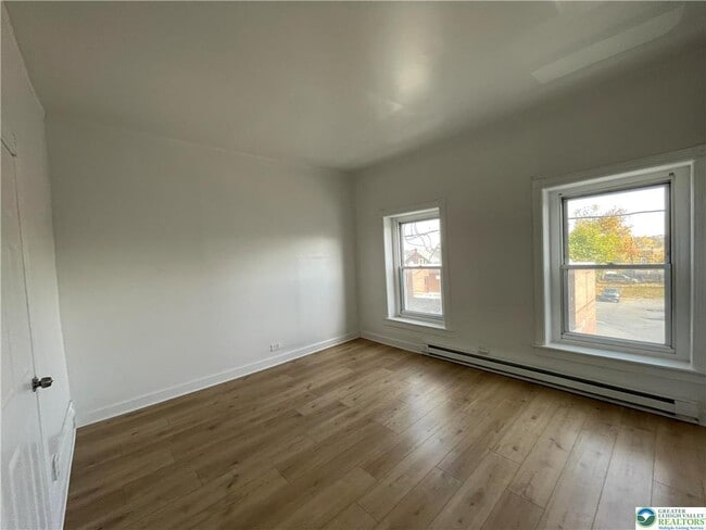 Building Photo - 636 Ridge Ave