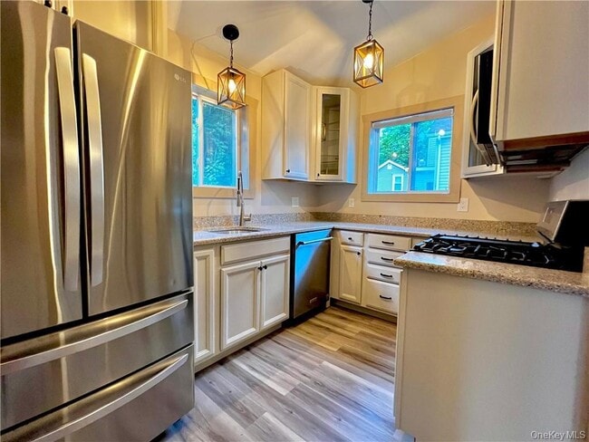 Building Photo - 23 Richard St